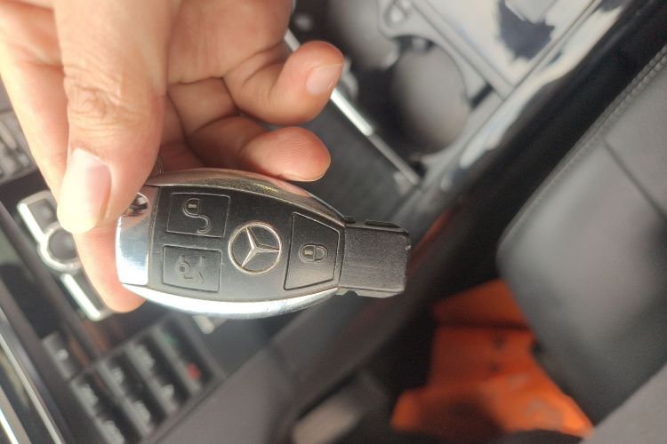 奔驰E级 2014款 改款 E 260 L 运动型中控内饰7001