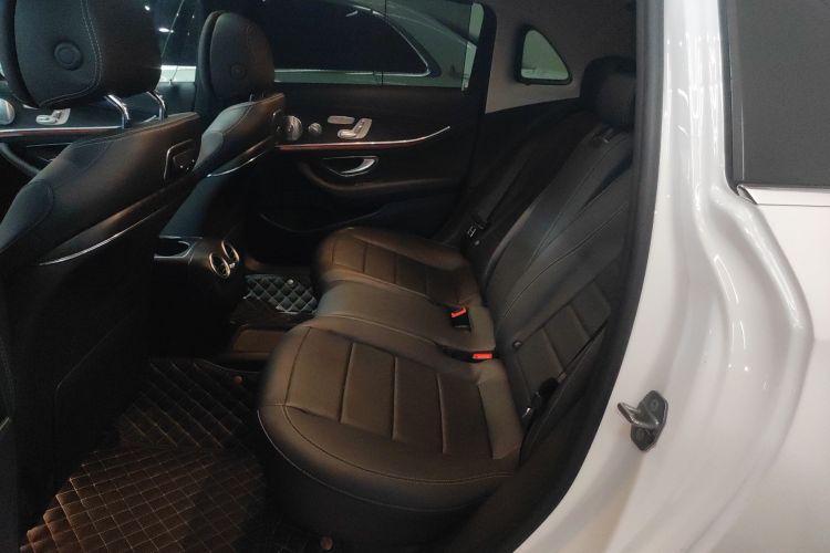 奔驰E级 2019款 改款 E 300 L 运动豪华型中控内饰7004