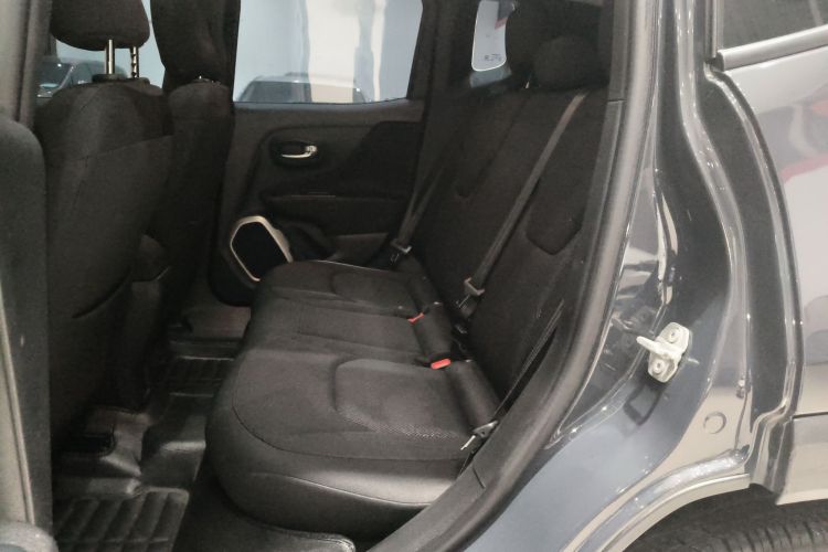 Jeep 自由侠 2017款 180T 自动高能版中控内饰21