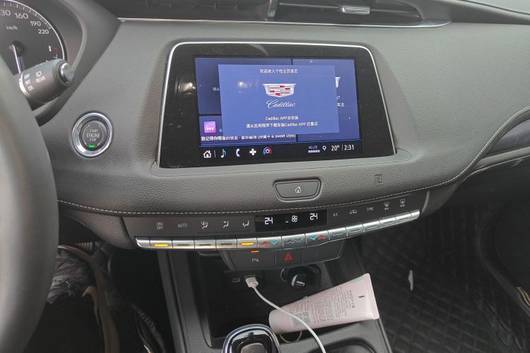 凯迪拉克XT4 2021款 28T 两驱技术型中控内饰16