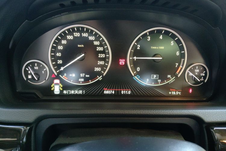 宝马5系GT 2015款 535i 领先型中控内饰14