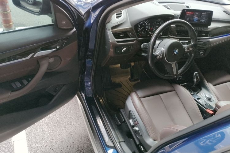 宝马X1 2022款 改款 xDrive25Li 尊享型中控内饰7003