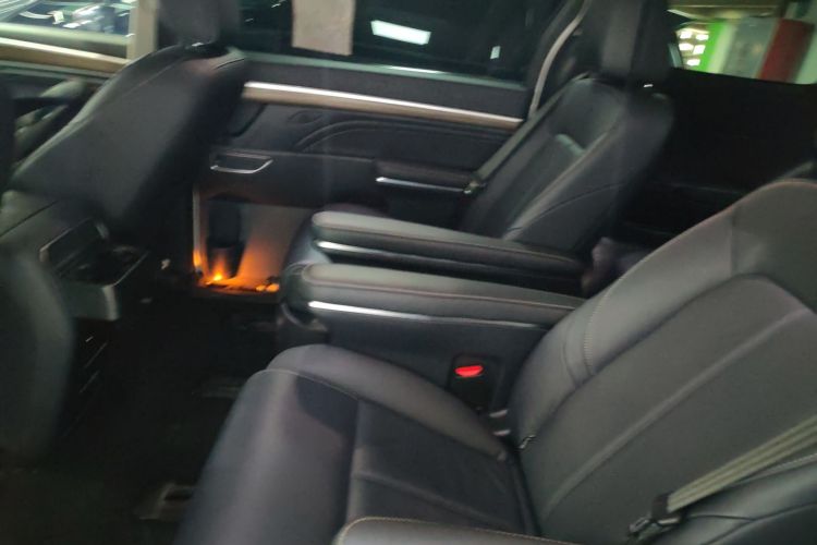 广汽传祺 传祺M8 2021款 领秀系列 390T 尊享版中控内饰21