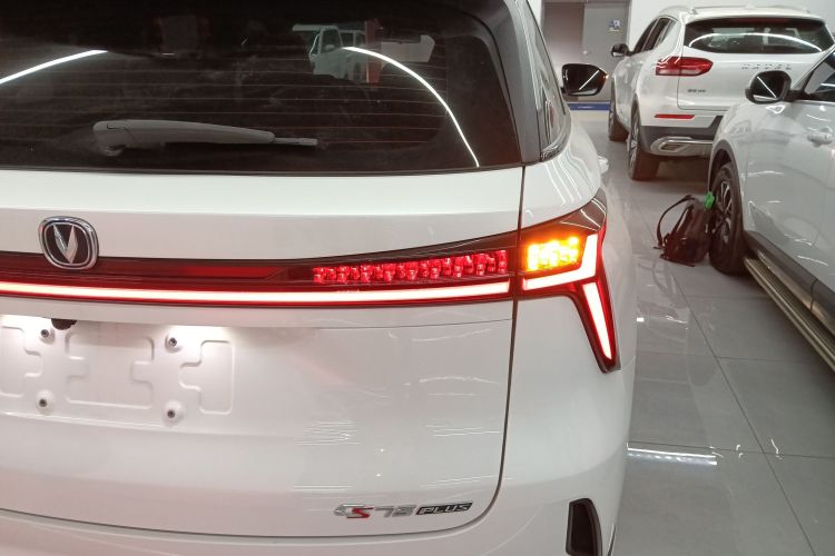 长安CS75 PLUS 2024款 第三代 冠军版 2.0T 智驾劲擎型车身外观9