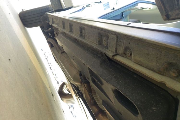 丰田 威兰达 2023款 双擎 2.5L E-CVT四驱尊贵版局部细节9001