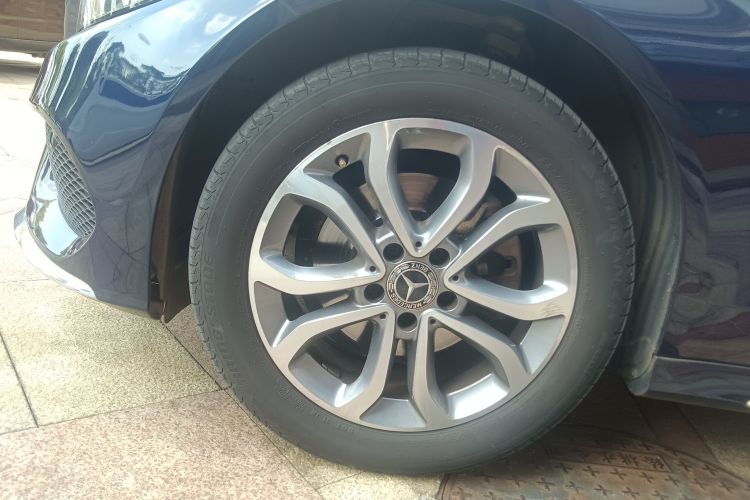 奔驰C级 2018款 C 180 L 动感型运动版车身外观35