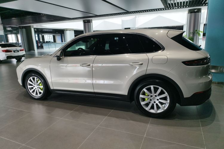 保时捷 Cayenne新能源 2021款 Cayenne E-Hybrid 2.0T车身外观4