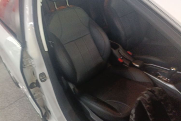 标致2008 2014款 1.6L 自动时尚版局部细节41