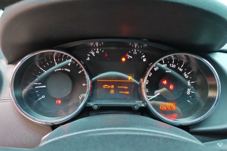 标致3008 2013款 2.0L 自动潮流版局部细节14