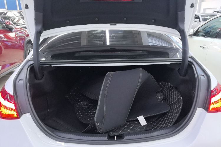 奔驰C级 2022款 改款 C 200 L 运动版局部细节23