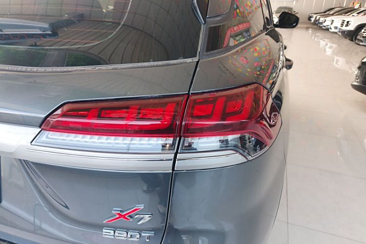 长安欧尚X7 2020款 1.5T 自动豪华型车身外观9