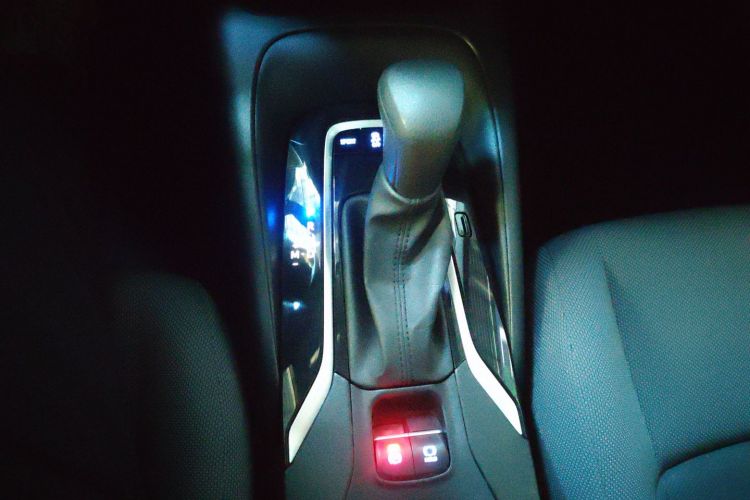 丰田 雷凌 2019款 185T CVT豪华版 国VI中控内饰18