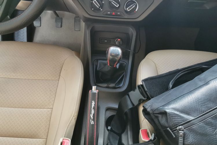 五菱汽车 五菱宏光 2018款 1.5L S舒适型L2B局部细节18