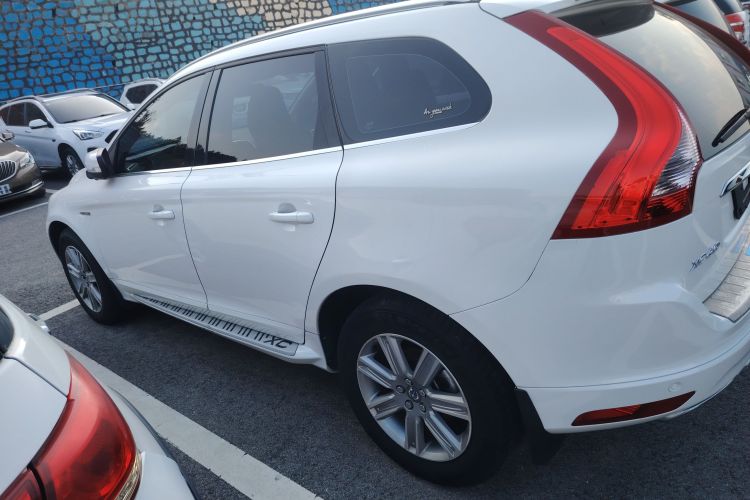 沃尔沃XC60 2017款 T5 AWD 智进升级版车身外观4