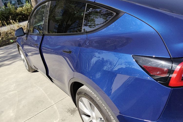 特斯拉 Model Y 2022款 长续航全轮驱动版车身外观4