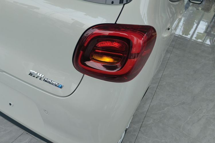 五菱汽车 宏光MINIEV 2025款 四门版 进阶款车身外观6006