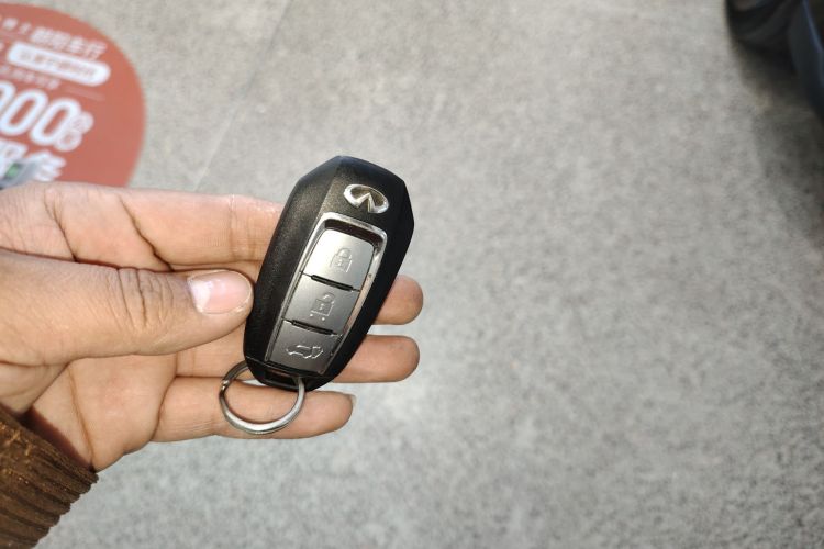 英菲尼迪QX60 2022款 2.0T 舒享版中控内饰7001