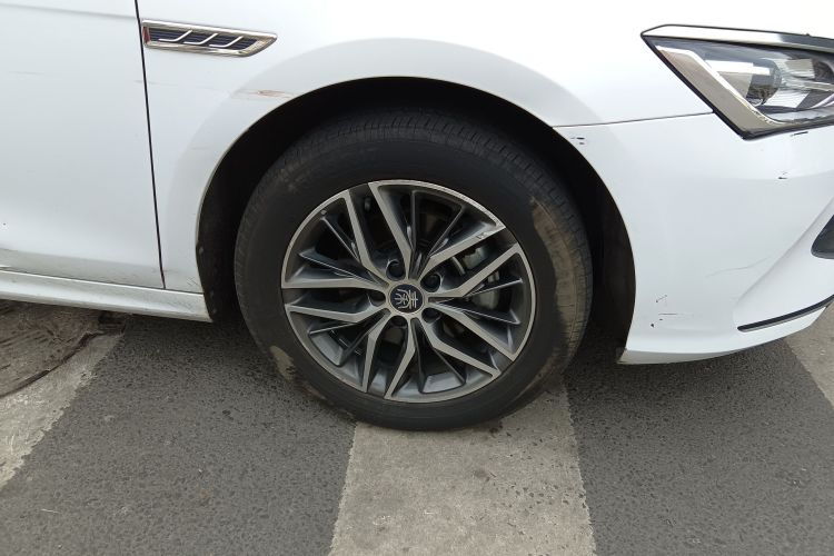 比亚迪 秦PLUS 2021款 DM-i 120KM 尊贵型车身外观10