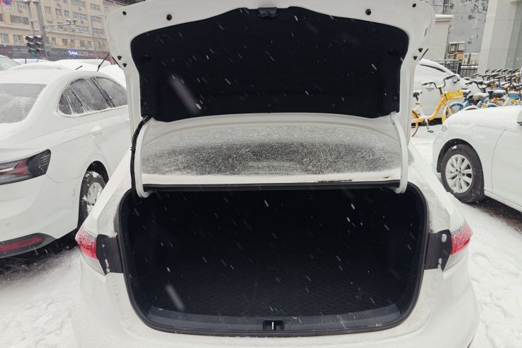 丰田 雷凌 2023款 TNGA 1.5L CVT进取版机舱底盘23