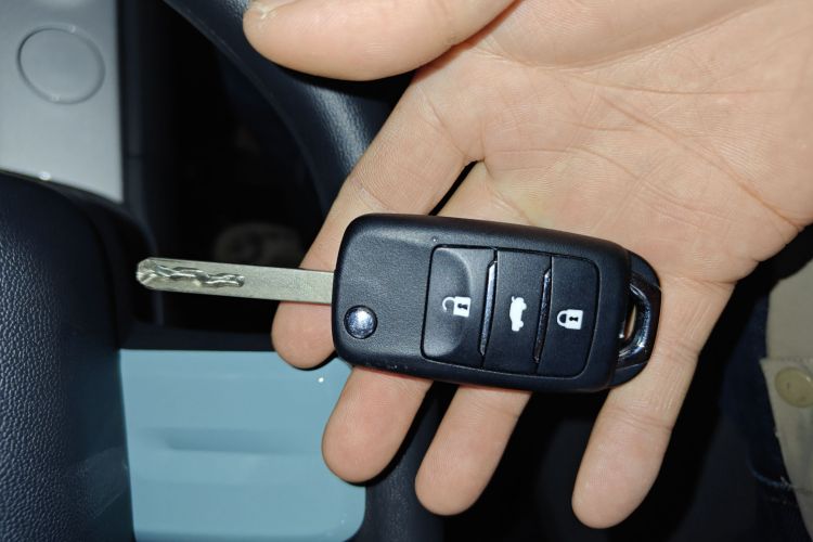 长安启源 长安Lumin 2025款 205km 香沁款中控内饰7001