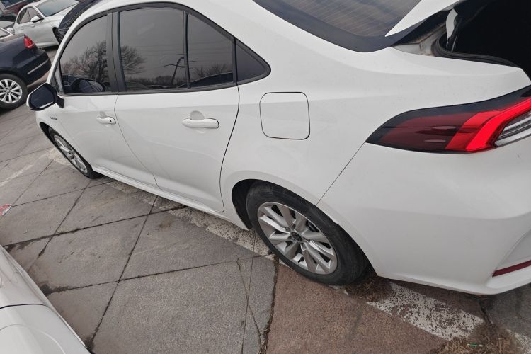 丰田 卡罗拉 2023款 1.8L 智能电混双擎 精英版车身外观4