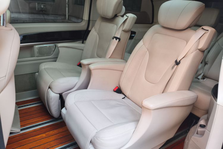 奔驰V级 2018款 V 260 尊贵版 国V中控内饰21