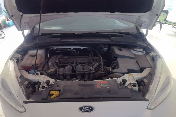 福特 福克斯 2017款 三厢 1.6L 自动风尚型智行版机舱底盘24