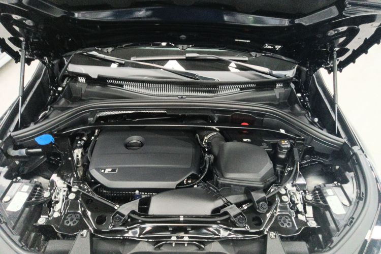 宝马X1 2023款 sDrive25Li X设计套装机舱底盘24