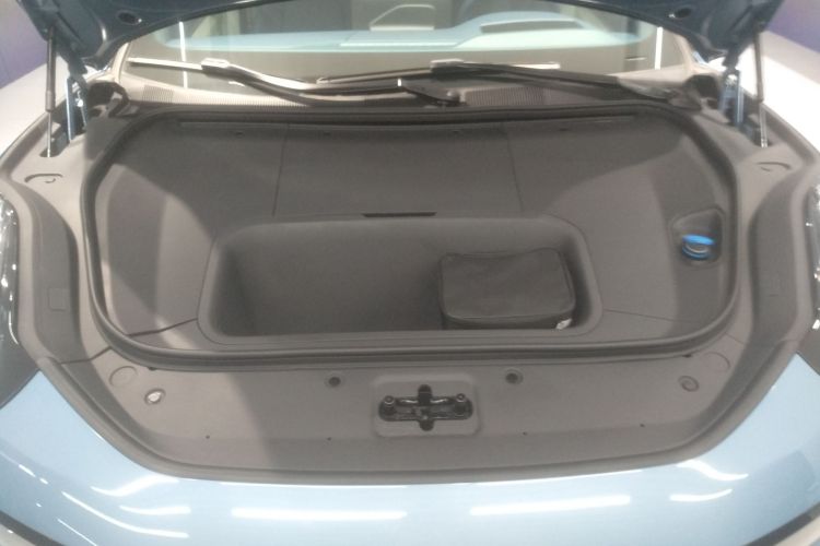 极氪001 2025款 WE版 100kWh 后驱局部细节24