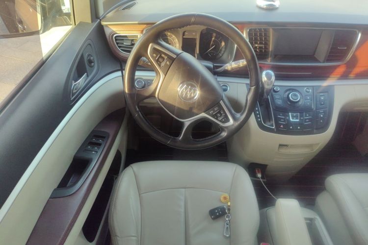 别克GL8 2017款 25S 豪华型 国V中控内饰13