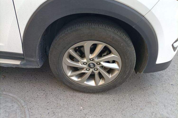 现代 途胜 2018款 1.6T 双离合两驱15周年特别版车身外观10