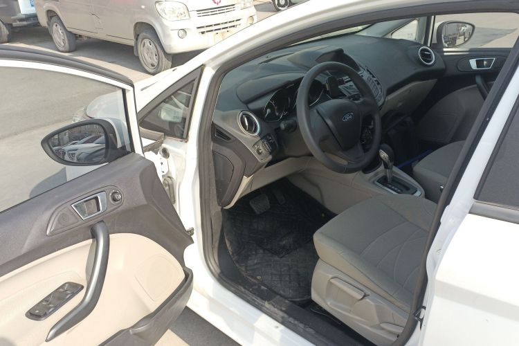 福特 嘉年华 2013款 三厢 1.5L 自动时尚型中控内饰20