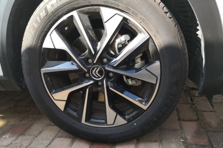 雪铁龙 凡尔赛C5 X 2023款 1.6T 势不凡车身外观10