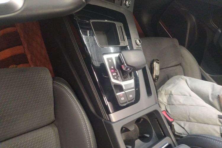 奥迪Q5L Sportback 2022款 改款 45 TFSI 豪华型局部细节18