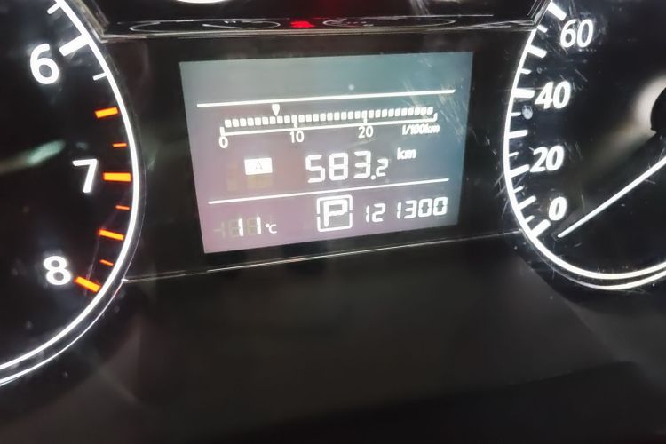 日产 骐达TIIDA 2011款 1.6L CVT智能型中控内饰15