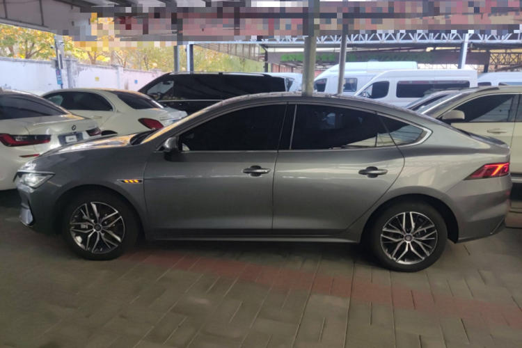 比亚迪 秦PLUS 2023款 冠军版 EV 420KM超越型车身外观4