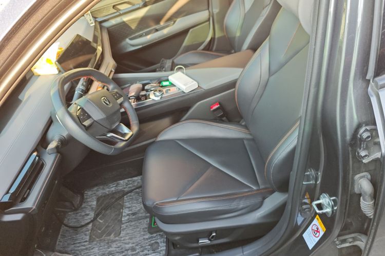 长安UNI-V 2022款 1.5T 尊贵型局部细节19