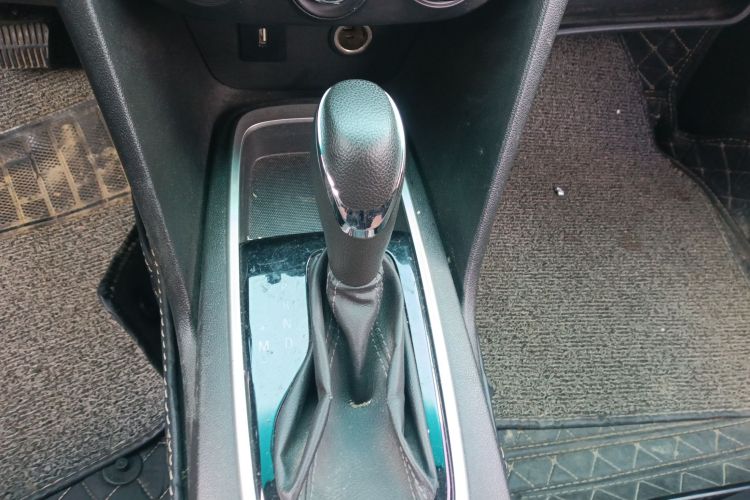 雪佛兰 科沃兹 2018款 320 自动欣享天窗版中控内饰18