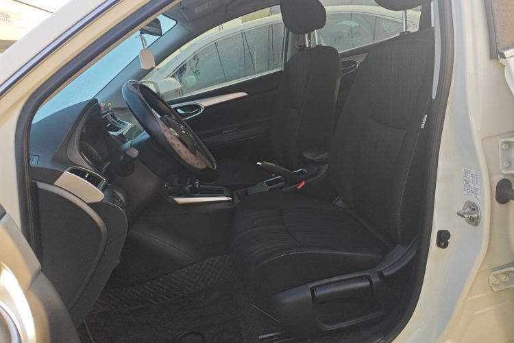 日产 轩逸 2024款 经典 1.6XE CVT舒适版中控内饰19