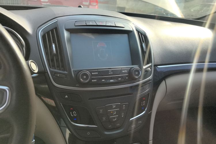 别克 君威 2014款 2.0L 领先时尚型中控内饰16