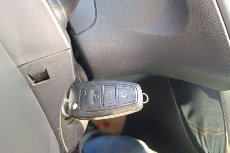 福特 福克斯 2017款 两厢 EcoBoost 125 自动超能风尚型智行版中控内饰7001