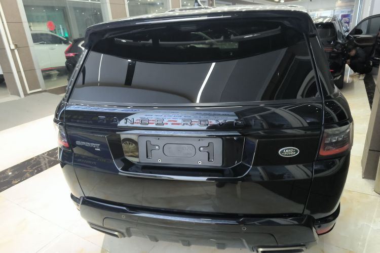 路虎 揽胜运动版 2022款 3.0 L6 耀黑版车身外观6