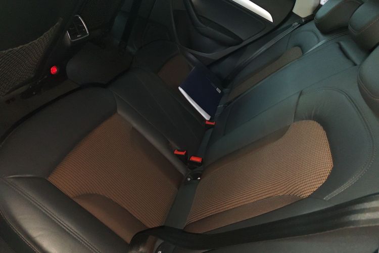 奥迪Q3 2018款 30周年年型 30 TFSI 时尚型中控内饰21