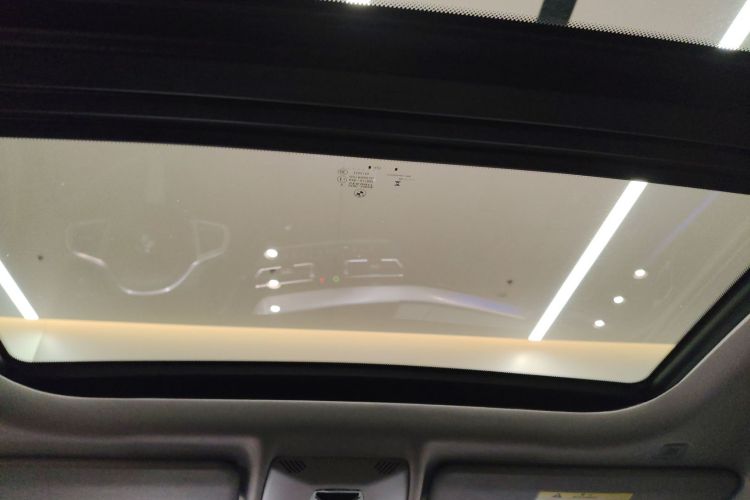 宝马2系(进口) 2023款 225i 四门轿跑车 M运动曜夜套装中控内饰22