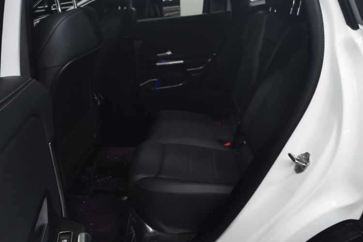 奔驰GLA 2023款 GLA 220中控内饰7004