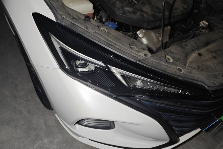 长安 逸动 2020款 PLUS 1.6L GDI 手动豪华型车身外观8