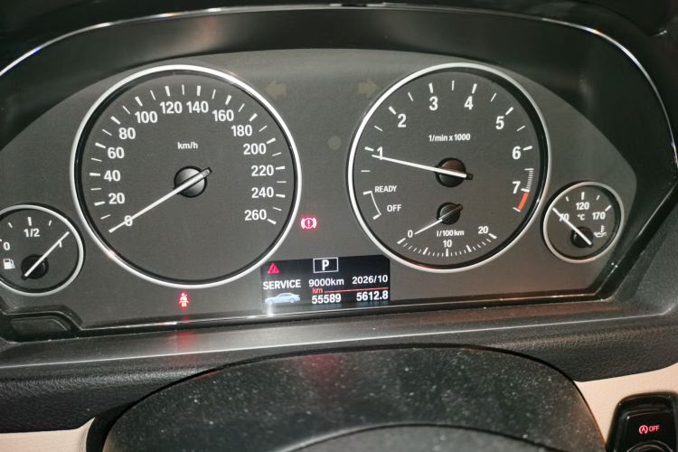 宝马3系 2013款 316i 进取型中控内饰14