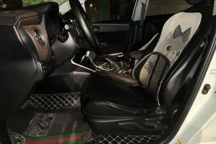 丰田 雷凌 2017款 改款双擎 1.8H GS E-CVT精英天窗版 国V中控内饰19