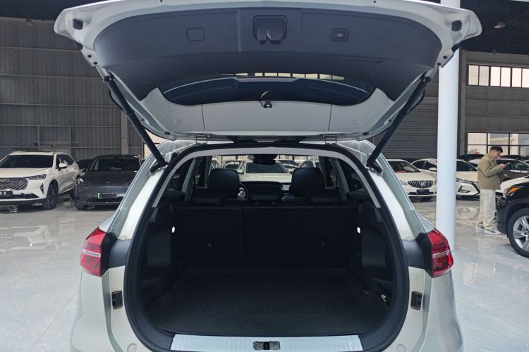 红旗HS5 2022款 改款 2.0T 智联旗享版机舱底盘23