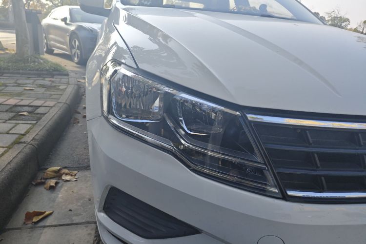 大众 捷达 2017款 1.5L 手动时尚型车身外观8